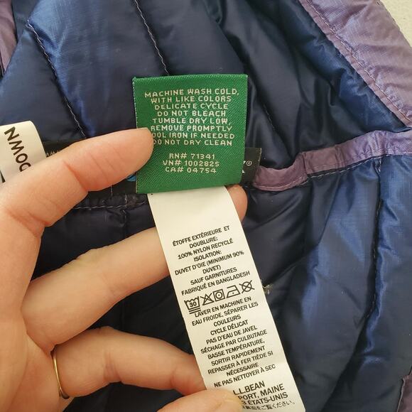 L.L.Bean Jacket Womens Medium Purple Ultralight 850 Down Hooded Puffer DownTek - Picture 11 of 13